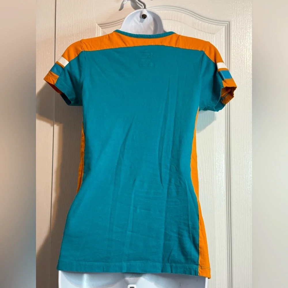Majestic‎ NFL Miami Dolphins Women’s V-Neck Tee – XS 🐬🧡